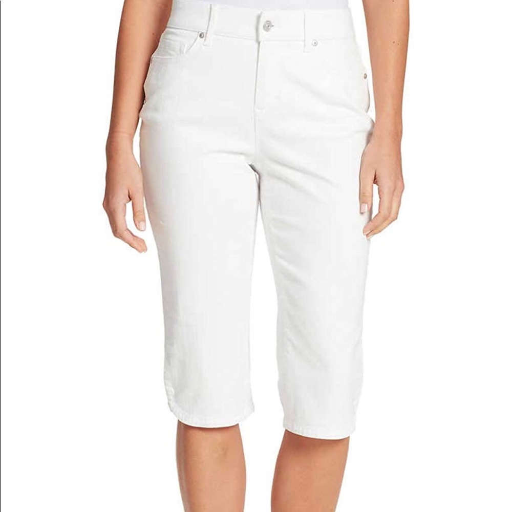 Gloria Vanderbilt Skimmer Capri- size 18